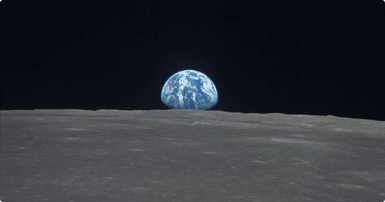 从月球上看地球4K壁纸